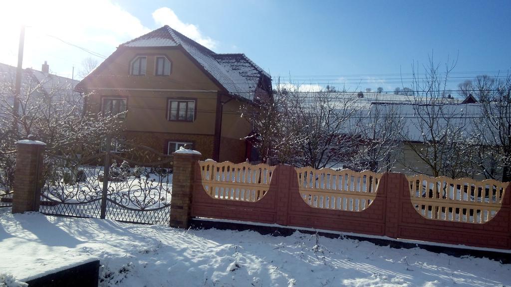 Sadyba Gostynniy Dvir Izki Exterior photo